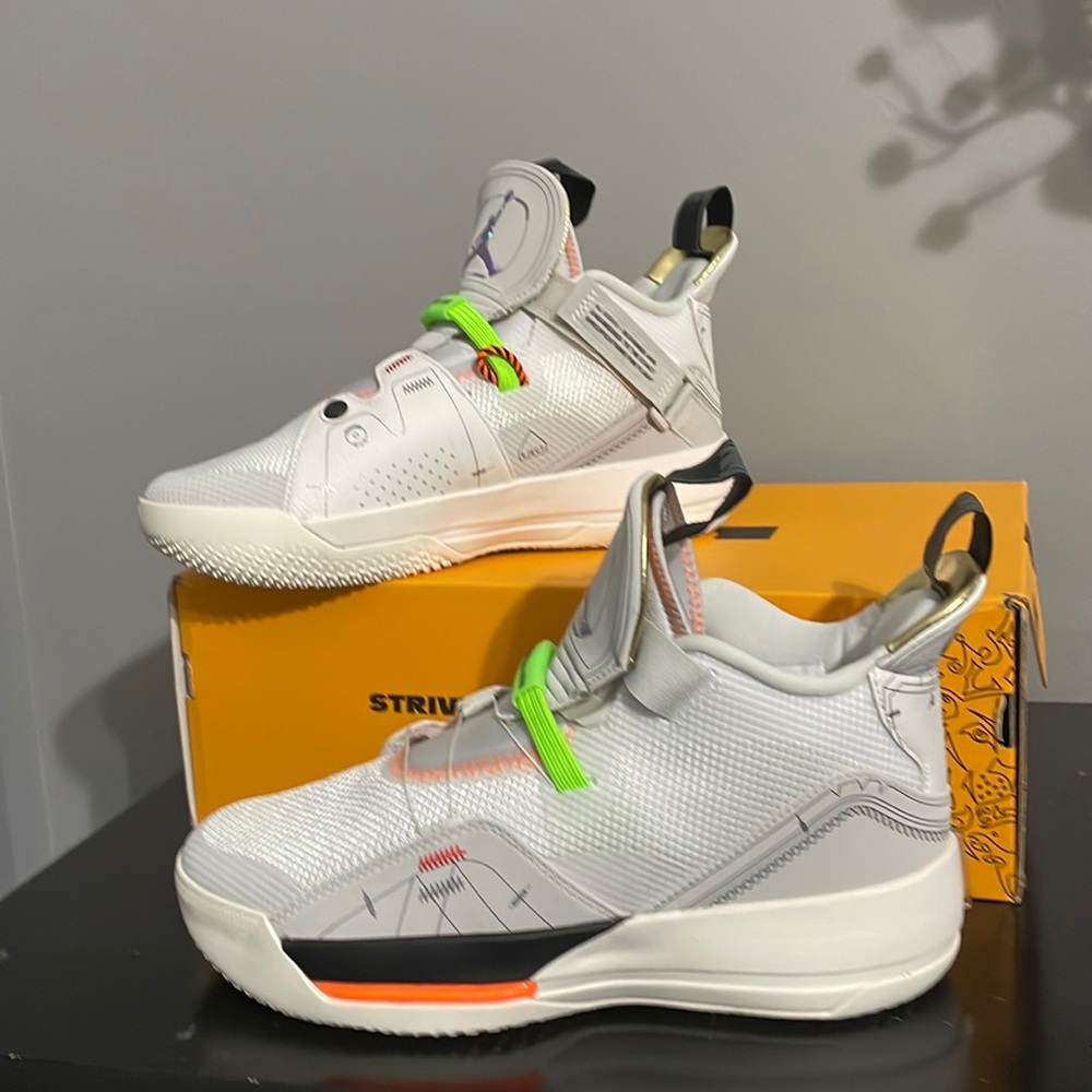 Nike Air Jordan XXXIII VAST GREY NEW without Box